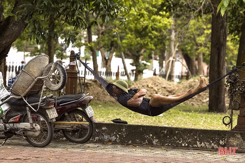 Lao động Hà Tĩnh nhọc nhằn mưu sinh dưới nắng đổ lửa