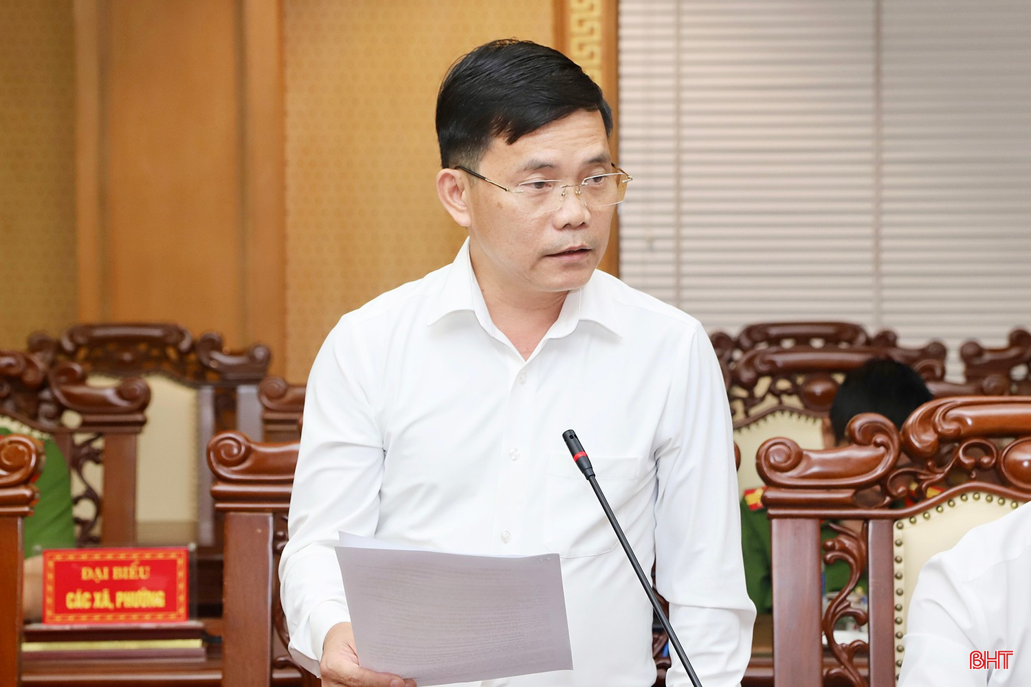 Đồng chí Hoàng Duy Trung - Bí thư Đảng ủy, Chủ tịch HĐND xã Cẩm Duệ báo cáo tại hội nghị. bqbht_br_img-9064-copy.jpg