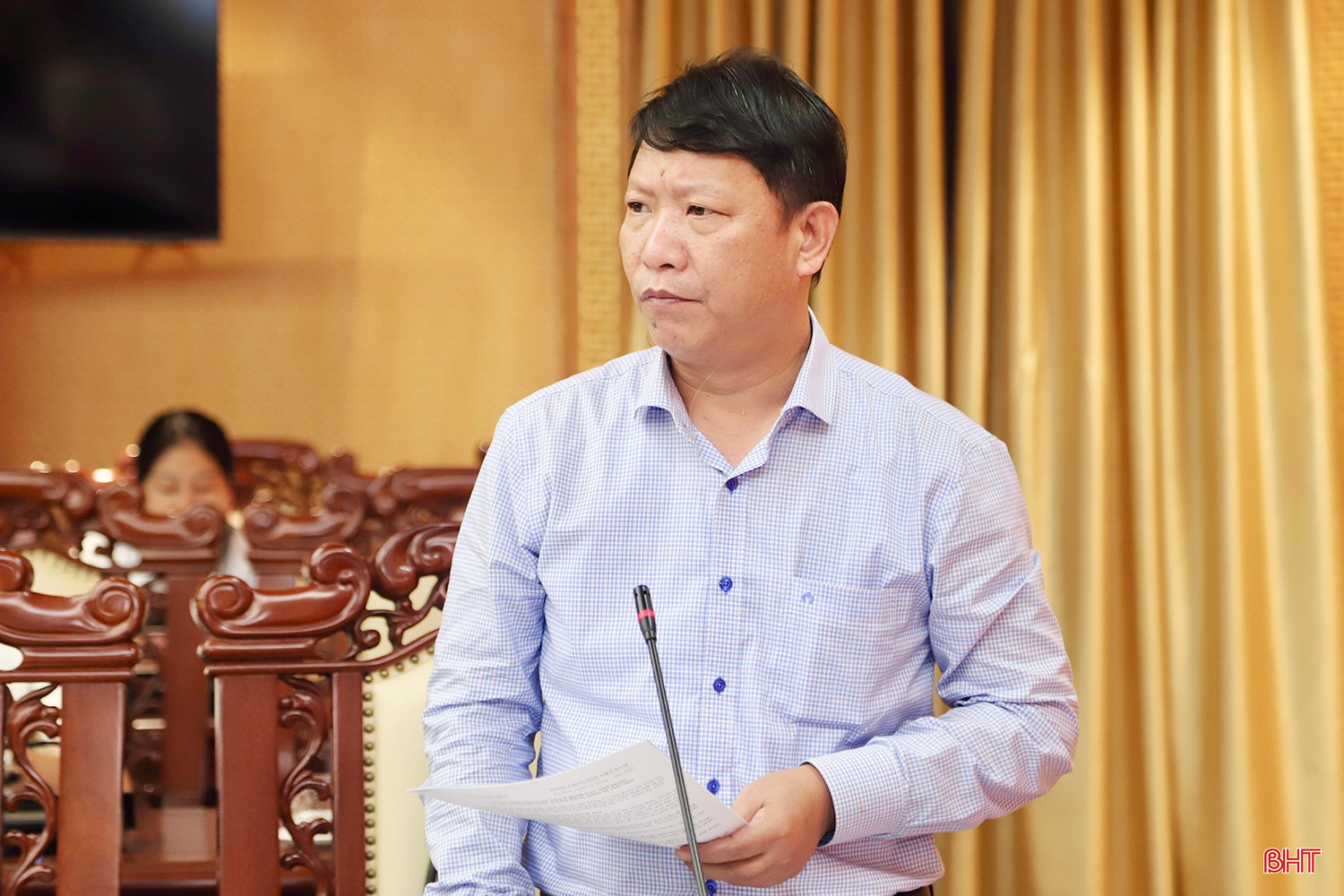 Phó Trưởng ban Thường trực Ban Tổ chức Tỉnh ủy Nguyễn Như Dũng góp ý vào văn kiện đại hội. bqbht_br_img-9131-copy.jpg