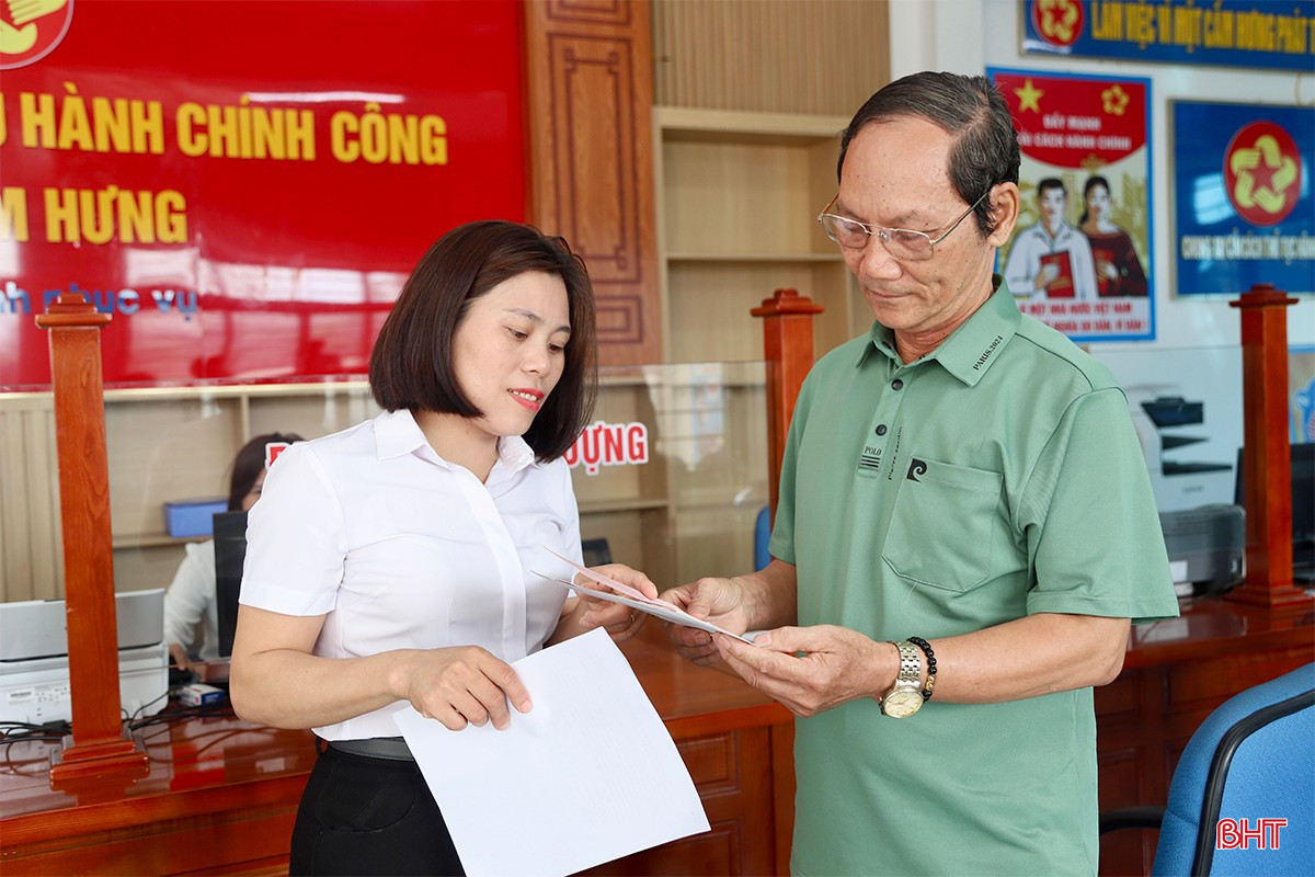Chính sự tận tâm và chuyên nghiệp của đội ngũ cán bộ đã thôi thúc ông Long viết những dòng thơ giản dị. bqbht_br_img-7704-copy.jpg