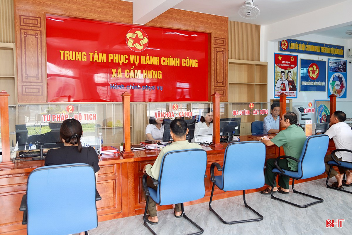 Sự hài lòng của người dân chính là "thước đo" của sự tận tâm, vì dân phục vụ của đội ngũ cán bộ, công chức tại đây. bqbht_br_img-7709-copy.jpg