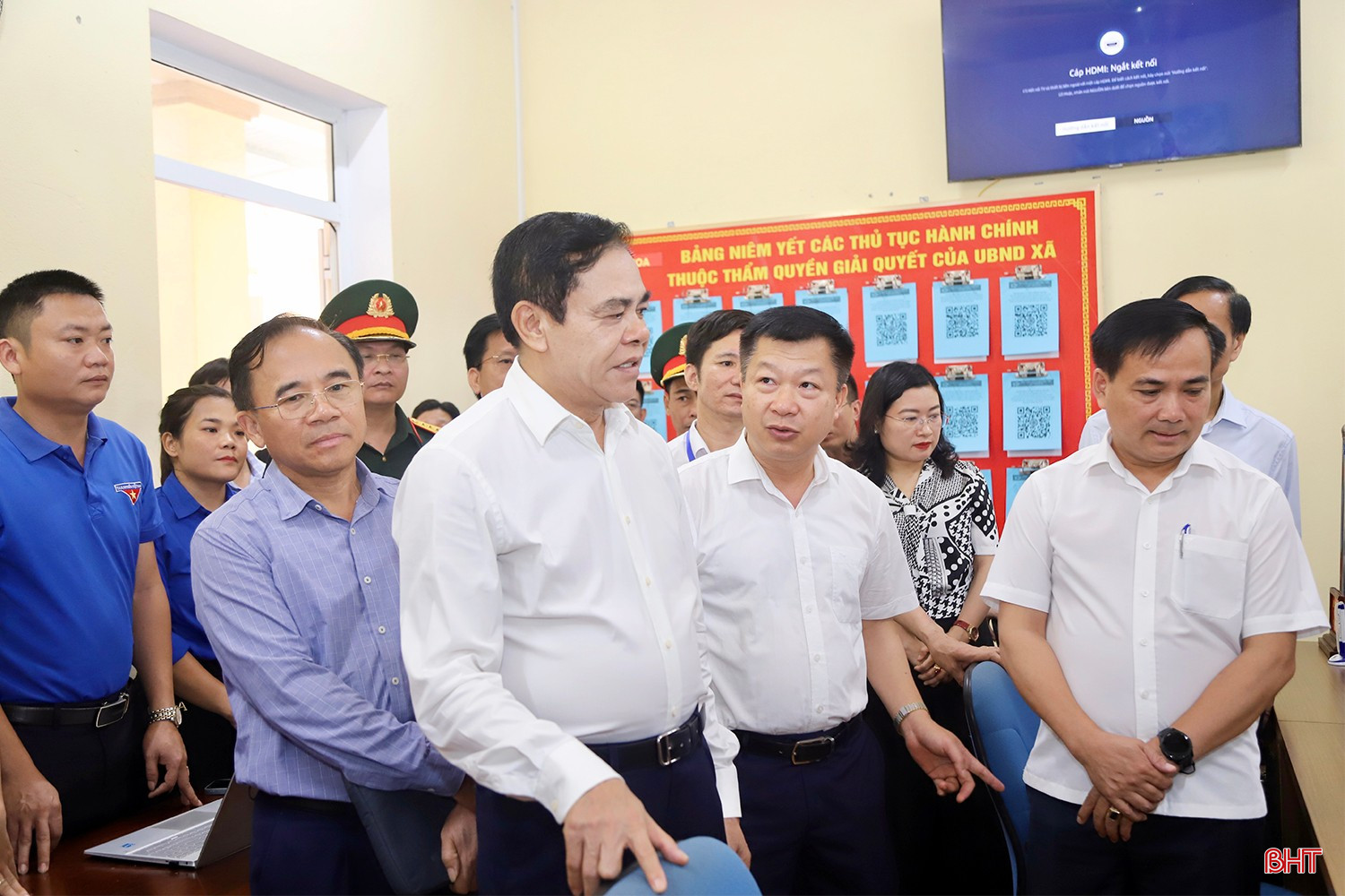 Chủ tịch UBND tỉnh Võ Trọng Hải đánh giá cao công tác vận hành chính quyền hai cấp ở xã Mai Hoa. Chủ tịch UBND tỉnh Võ Trọng Hải đánh giá cao công tác vận hành chính quyền hai cấp ở xã Mai Hoa.