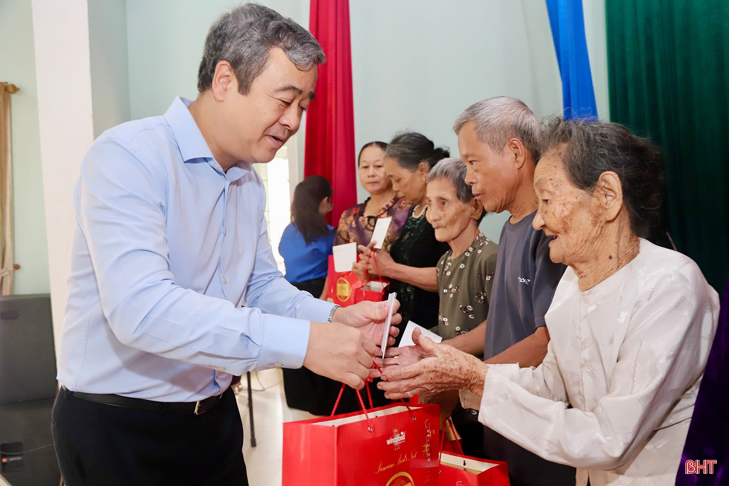 Phó Trưởng ban Tuyên giáo và Dân vận Trung ương Ngô Đông Hải... bqbht_br_img-7761-copy.jpg