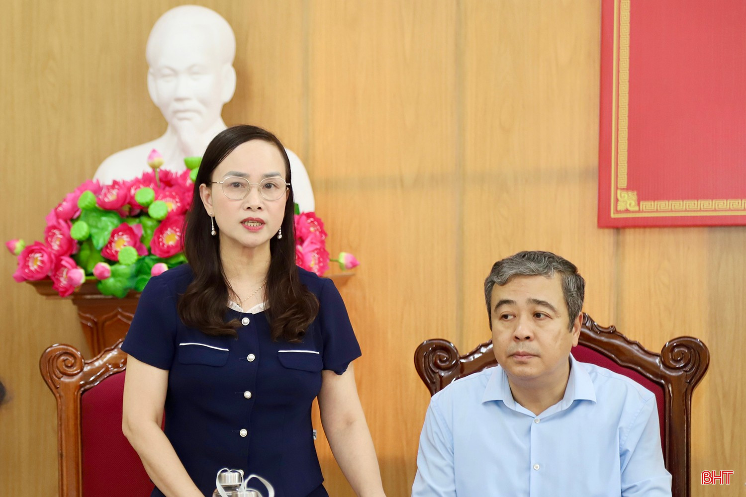 Bà Đặng Thị Quỳnh Diệp - Tỉnh ủy viên, Bí thư Đảng ủy, Chủ tịch HĐND xã Đồng Lộc đề xuất một số nội dung tại buổi làm việc. bqbht_br_img-8085-copy.jpg