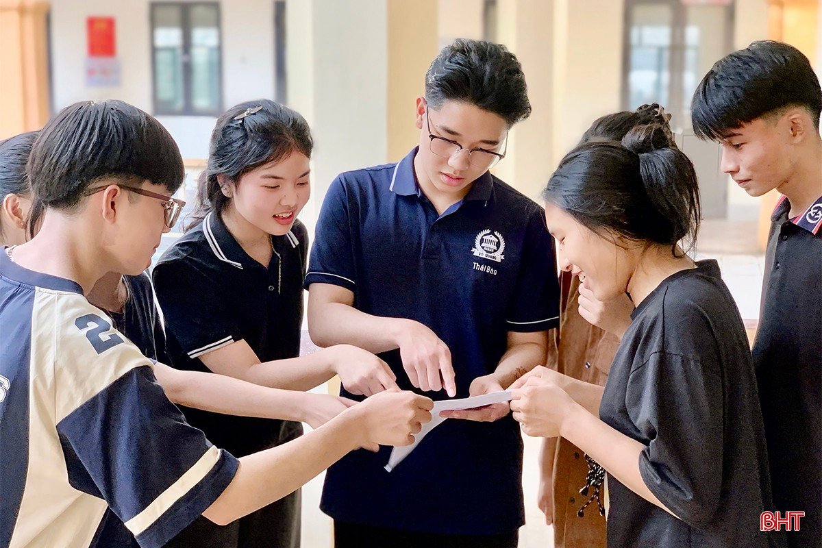Thái Bảo là một học sinh ưu tú, luôn sẵn sàng giúp đỡ bạn bè trong học tập. bqbht_br_img-2460-copy.jpg