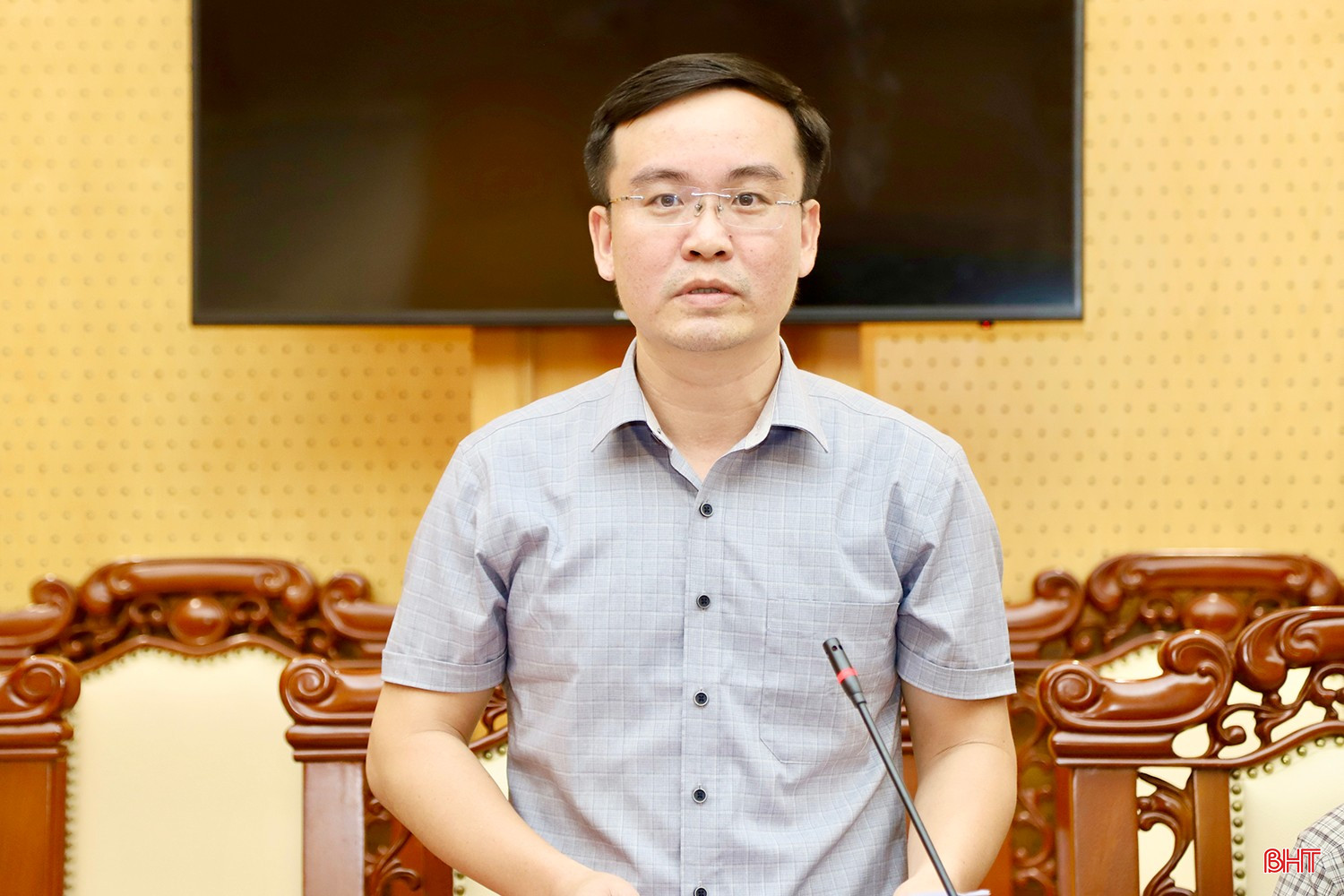 Ông Nguyễn Hoài Nam - Bí thư Đảng ủy, Chủ tịch HĐND xã Thạch Khê báo cáo tại hội nghị. bqbht_br_img-8986-copy.jpg