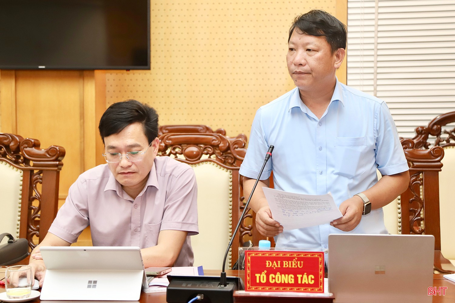 Phó Trưởng ban Thường trực Ban Tổ chức Tỉnh ủy Nguyễn Như Dũng góp ý vào văn kiện đại hội. bqbht_br_img-9011-copy.jpg