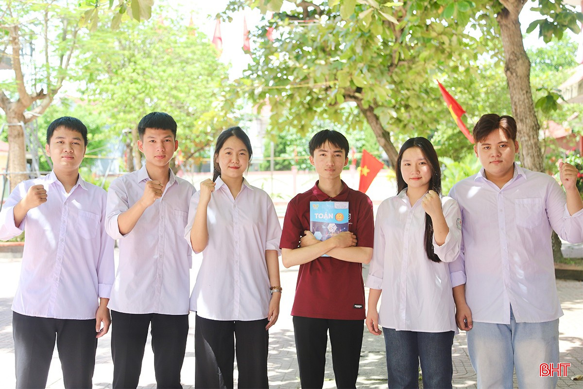 មុខ “១០ចំណុច” នៃវិទ្យាល័យ Cam Binh ក្នុងការប្រឡងសញ្ញាបត្រមធ្យមសិក្សាទុតិយភូមិឆ្នាំ ២០២៥។ bqbht_br_img-8179-copy.jpg