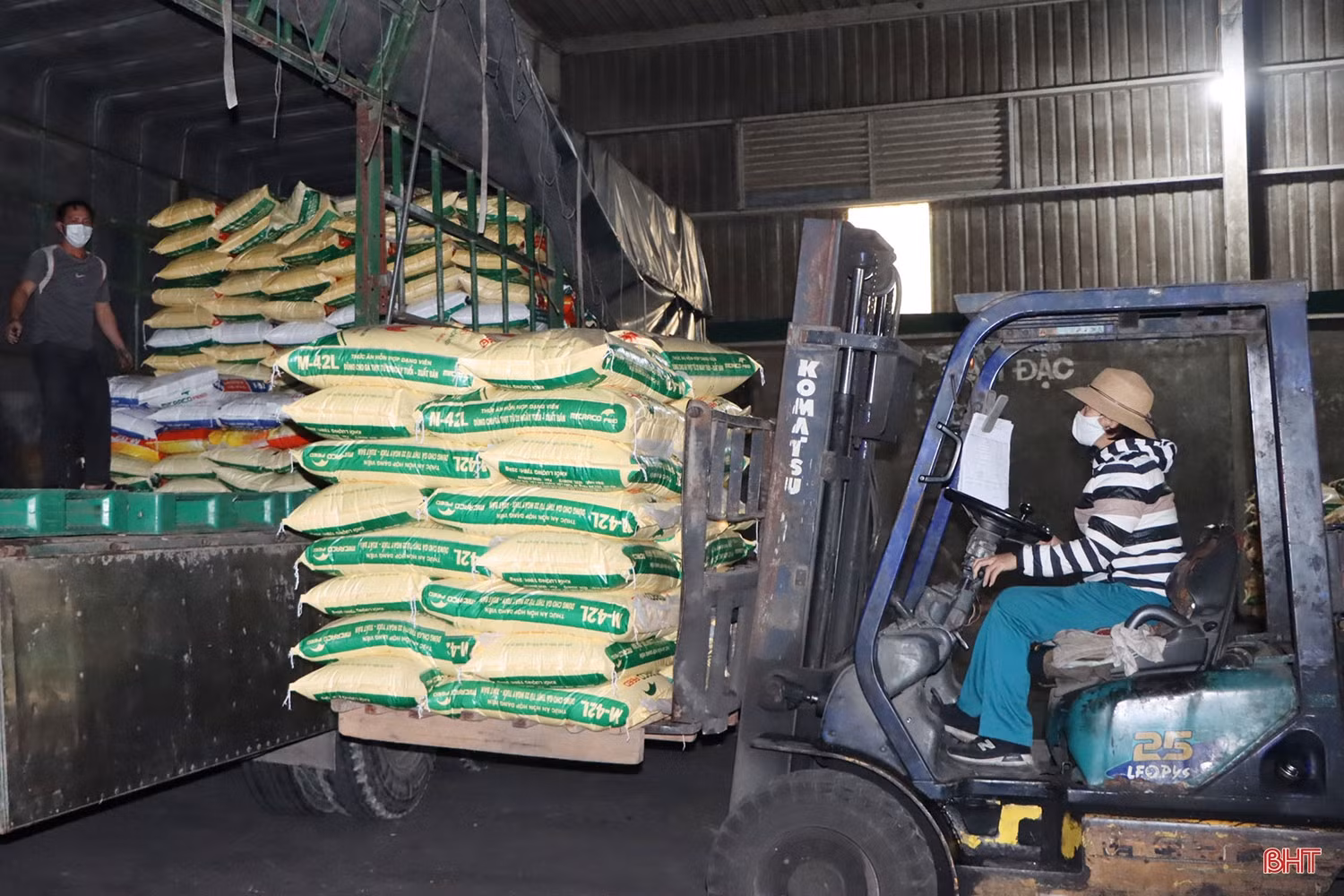 Thi đua hành động từ trái tim yêu nước