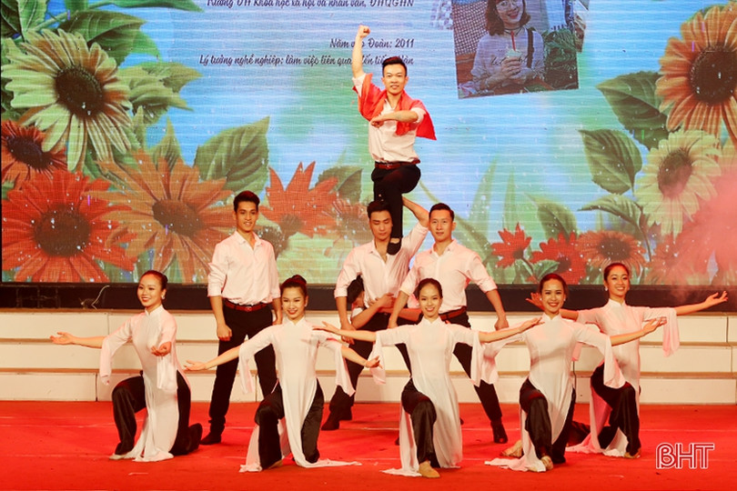 Đặc sắc chương trình nghệ thuật “Theo dấu chân Bác”