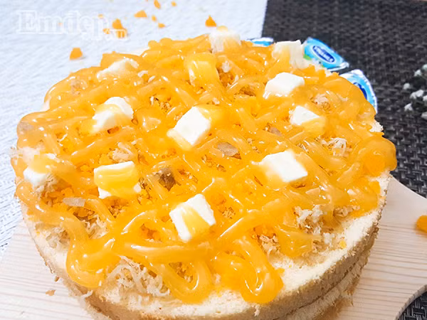 Bí quyết làm bánh bông lan trứng muối sốt dầu béo ngậy tan ngay trong miệng