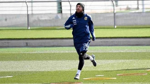 Messi tập buổi đầu tiên cùng ĐT Argentina trên sân của Real