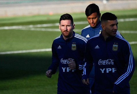 Messi tập buổi đầu tiên cùng ĐT Argentina trên sân của Real