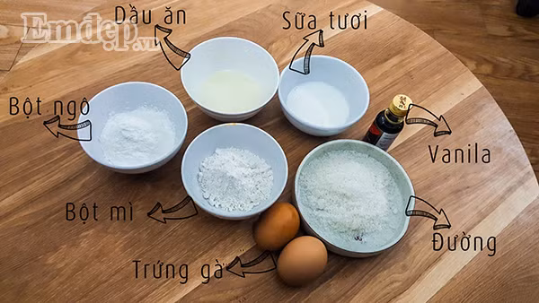 Bí quyết làm bánh bông lan trứng muối sốt dầu béo ngậy tan ngay trong miệng
