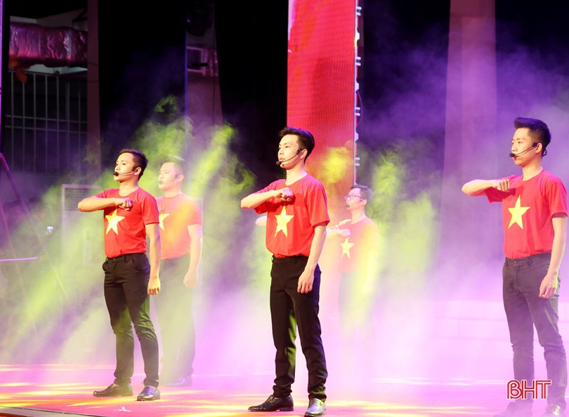 Đặc sắc chương trình nghệ thuật “Theo dấu chân Bác”