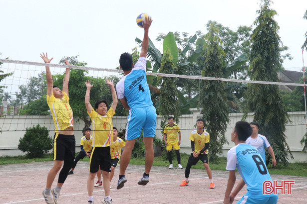 Gần 200 vận động viên tranh tài Giải bóng chuyền nam Nghi Xuân năm 2019