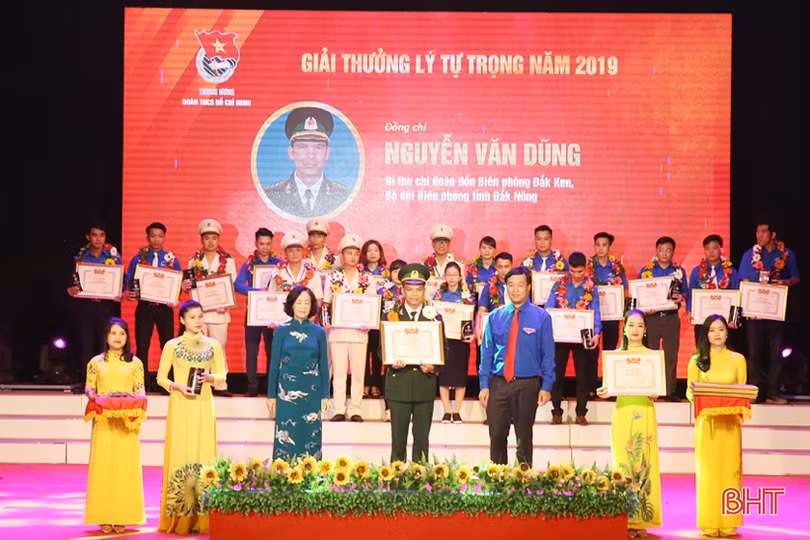 72 cán bộ đoàn tiêu biểu được nhận giải thưởng Lý Tự Trọng năm 2019