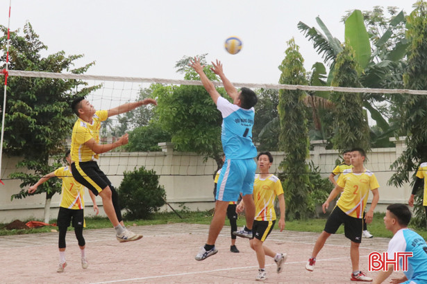 Gần 200 vận động viên tranh tài Giải bóng chuyền nam Nghi Xuân năm 2019