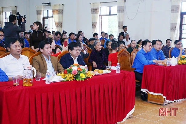 Cán bộ Đoàn tiêu biểu toàn quốc hoạt động tình nguyện tại xã Việt Xuyên