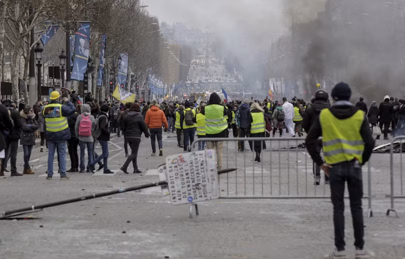 Thế giới nổi bật trong tuần: New Zealand cấm vũ khí bán tự động và súng trường