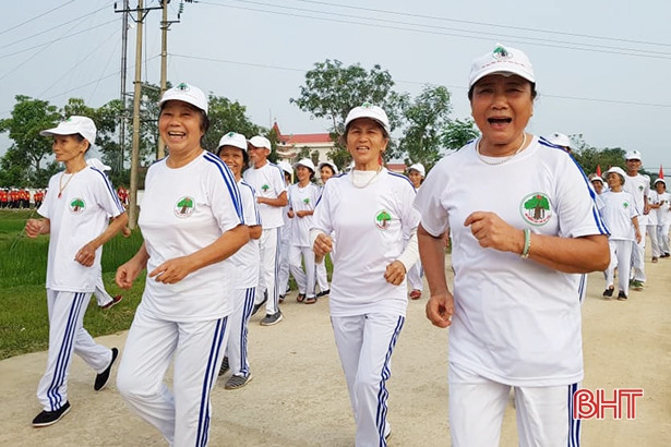 900 VĐV tham gia Ngày chạy Olympic vì sức khỏe toàn dân ở Thạch Hà