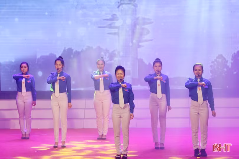 Đặc sắc chương trình nghệ thuật “Theo dấu chân Bác”