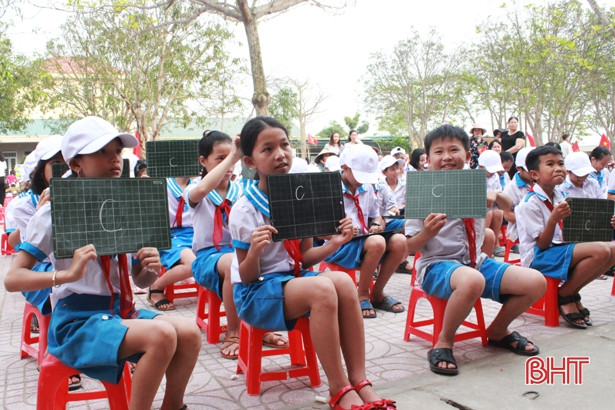 Sôi nổi Ngày hội đọc sách ở Trường Tiểu học Thạch Hưng