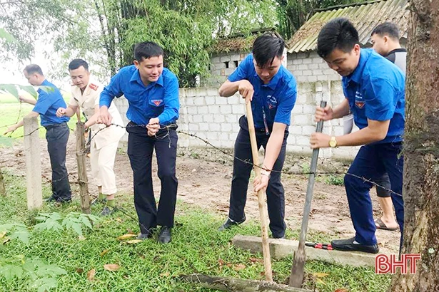 Cán bộ Đoàn tiêu biểu toàn quốc hoạt động tình nguyện tại xã Việt Xuyên