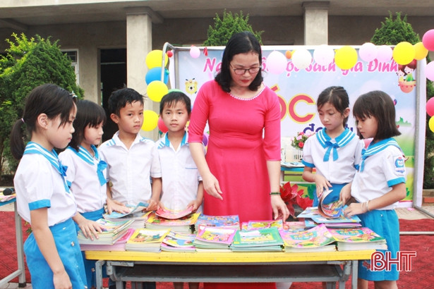 Sôi nổi Ngày hội đọc sách ở Trường Tiểu học Thạch Hưng