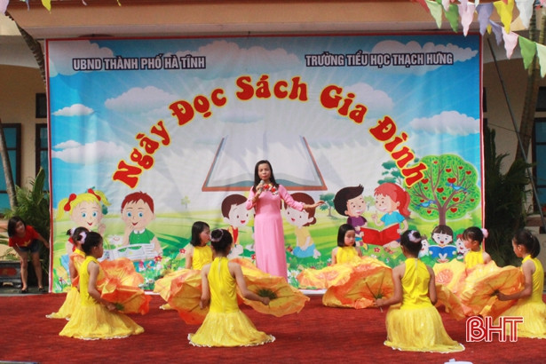 Sôi nổi Ngày hội đọc sách ở Trường Tiểu học Thạch Hưng