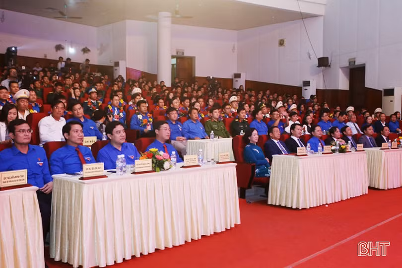 Đặc sắc chương trình nghệ thuật “Theo dấu chân Bác”