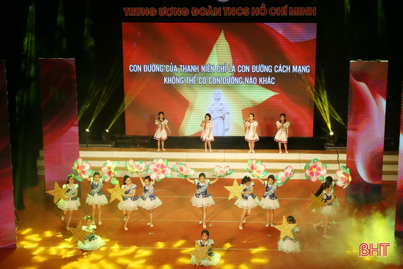 Đặc sắc chương trình nghệ thuật “Theo dấu chân Bác”