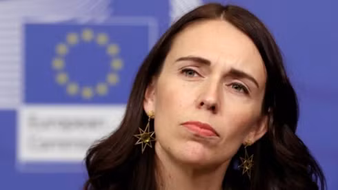 Thế giới nổi bật trong tuần: New Zealand cấm vũ khí bán tự động và súng trường