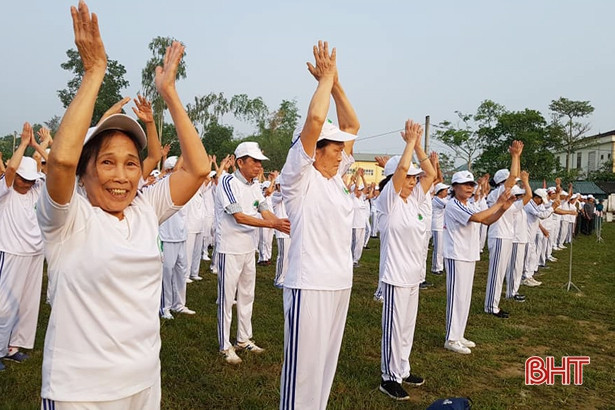 900 VĐV tham gia Ngày chạy Olympic vì sức khỏe toàn dân ở Thạch Hà