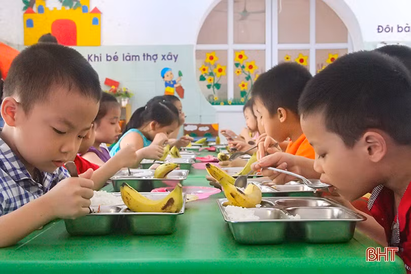 Mục sở thị bữa trưa bán trú của trẻ Mầm non I TP Hà Tĩnh