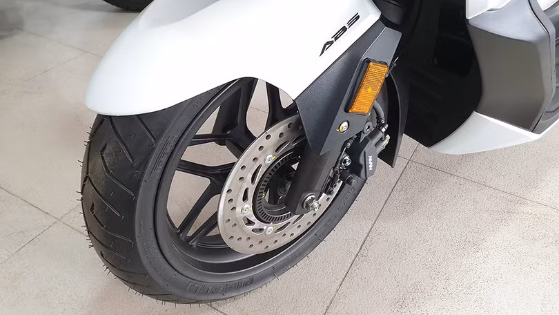 Honda Forza 300 giá 350 triệu đầu tiên về Việt Nam