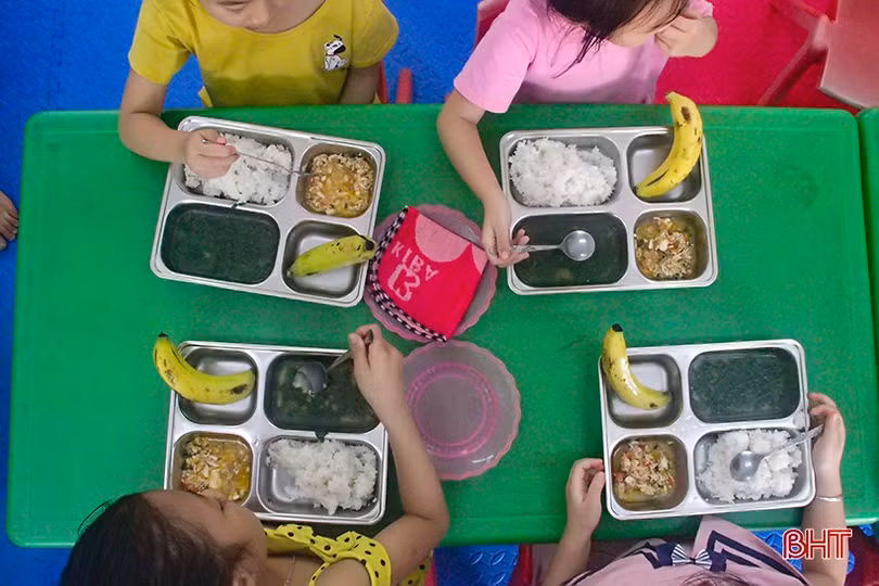 Mục sở thị bữa trưa bán trú của trẻ Mầm non I TP Hà Tĩnh