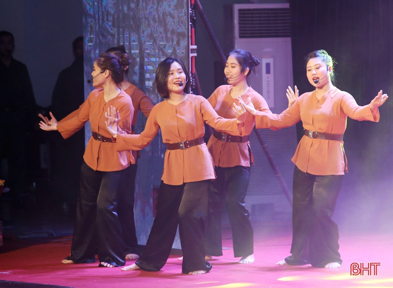 Đặc sắc chương trình nghệ thuật “Theo dấu chân Bác”