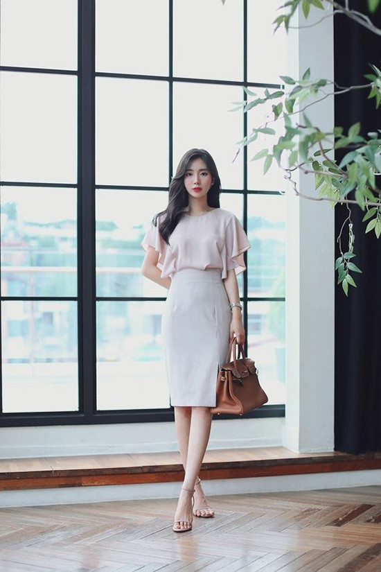 Áo lụa mềm cho nàng công sở trong mùa nắng