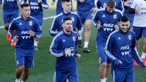 Messi tập buổi đầu tiên cùng ĐT Argentina trên sân của Real