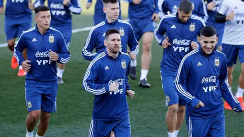 Messi tập buổi đầu tiên cùng ĐT Argentina trên sân của Real