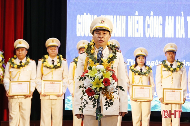 Công an Hà Tĩnh tuyên dương 10 thanh niên tiêu biểu