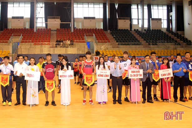 Khai mạc giải bóng chuyền nam thanh niên Hà Tĩnh năm 2019