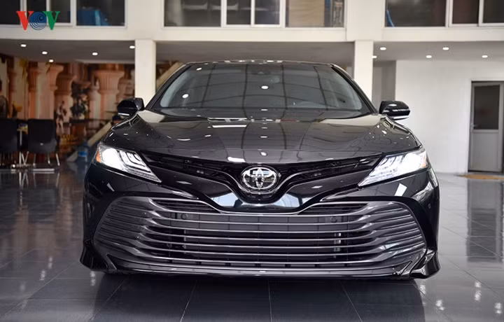 Ảnh chi tiết Toyota Camry mới nhập từ Mỹ về Hà Nội
