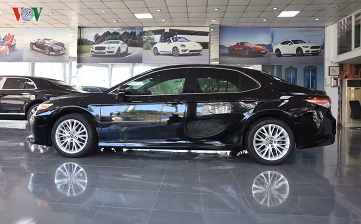 Ảnh chi tiết Toyota Camry mới nhập từ Mỹ về Hà Nội
