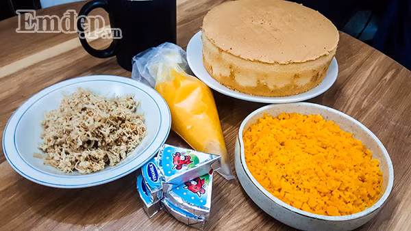 Bí quyết làm bánh bông lan trứng muối sốt dầu béo ngậy tan ngay trong miệng