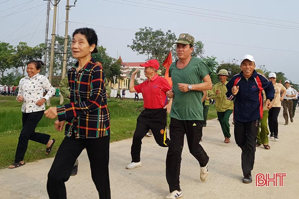 900 VĐV tham gia Ngày chạy Olympic vì sức khỏe toàn dân ở Thạch Hà