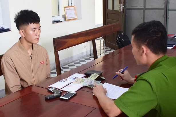Bắt 2 thanh niên trộm 1,5 cây vàng, hơn 60 triệu tiền công đức