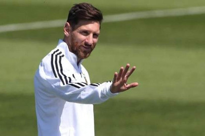 Messi tập buổi đầu tiên cùng ĐT Argentina trên sân của Real