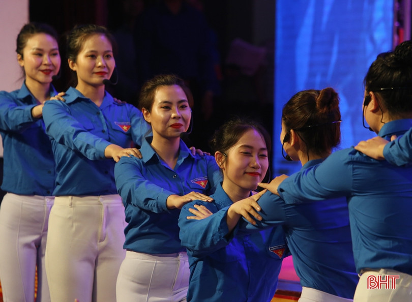 Đặc sắc chương trình nghệ thuật “Theo dấu chân Bác”